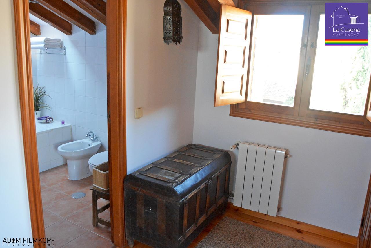 La Casona De Castilnovo - Gay Men Only Pensionat Valdesaz Exteriör bild